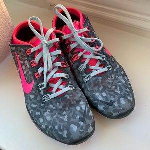 Nike Hot Pink/Leopard Running Shoes - size 6.5